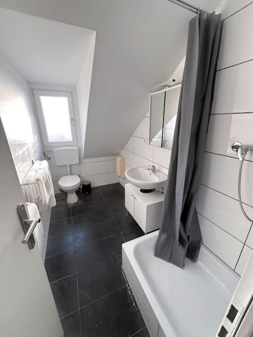 Zentrale Wohnung Fuer 4 Mit Bett Und Schlafcouch Essen Exteriér fotografie